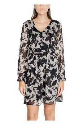 robe-noire-a-fleurs-et-col-en-v