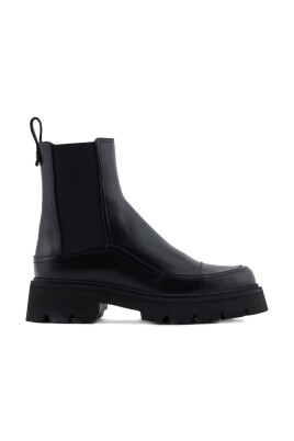 black-leather-platform-boots-round-toe
