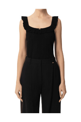 haut-en-tricot-brode-avec-volants