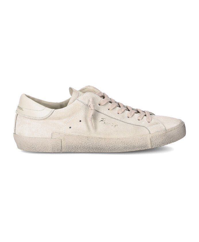 sneaker-bas-en-daim-beige-clair
