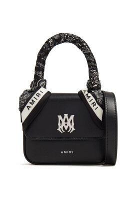 sac-en-cuir-noir-avec-details-argentes