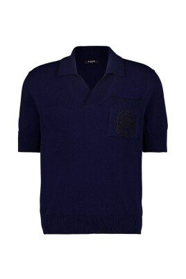 polo-bleu-avec-detail-logo
