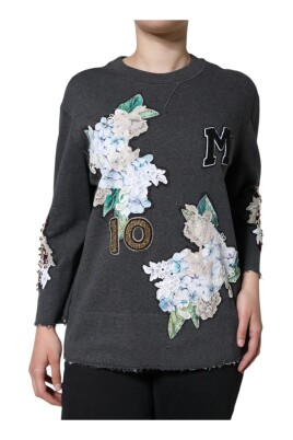 pull-a-col-rond-fleuri-avec-details-du-logo