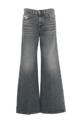 blue-jeans-with-rott-tasc-style