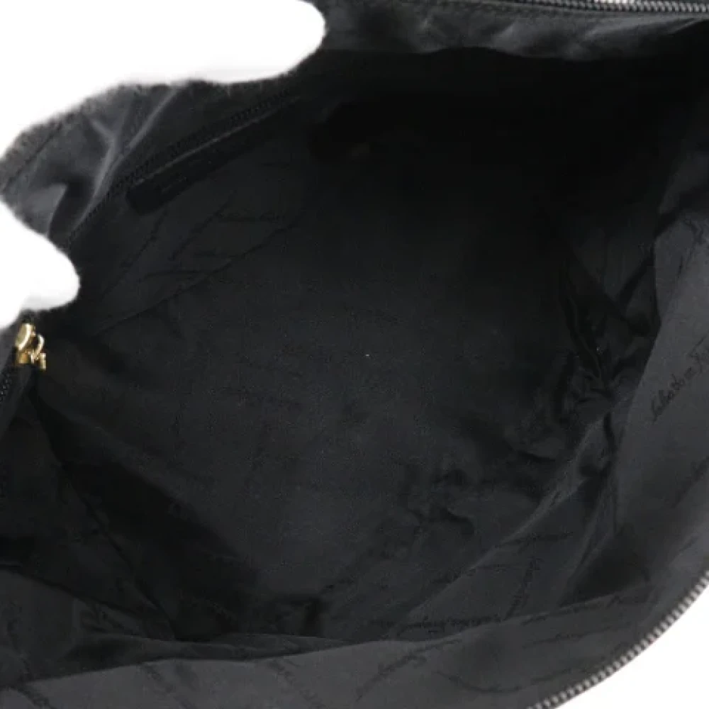 Salvatore Ferragamo Pre-owned Fabric shoulder-bags Black Dames