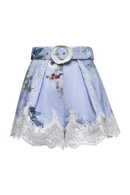 shorts-med-balte-och-blommig-spets