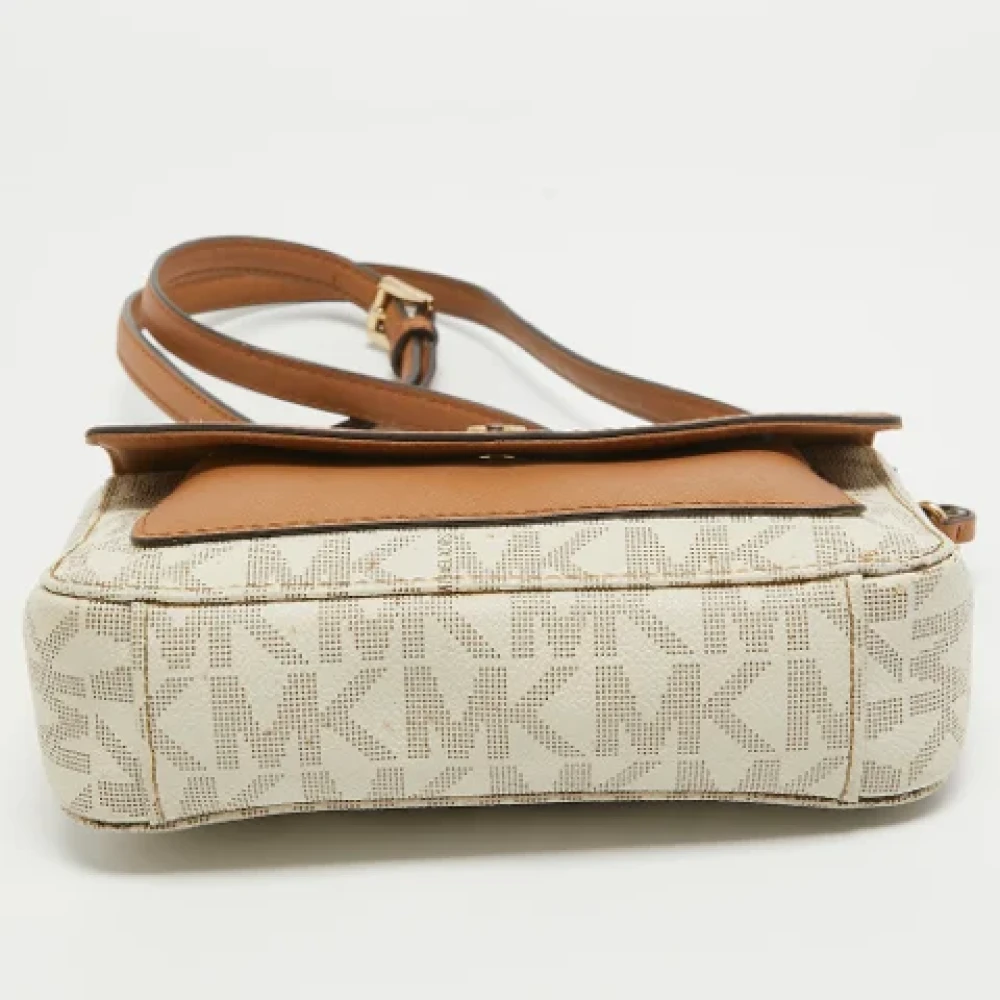 Michael Kors Pre-owned Coated canvas shoulder-bags Beige Dames