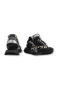 suede-sneakers-met-snelvetersysteem