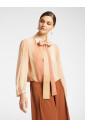 satijnen-blouse-in-gedempte-kleur