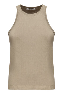 top-beige-avec-col-chapeau
