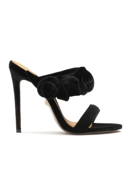 Klackflip-flops dekorerade med 3D-rosor