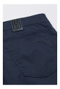 slim-chino-in-bio-katoen-met-microstructuur