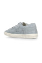ljusbla-ladersneakers-med-stjarnlogo