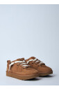 baskets-en-daim-a-lacets