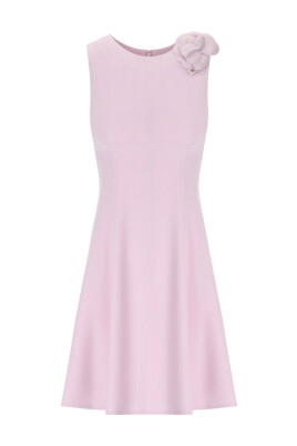 robe-rose-en-crepe-avec-broche