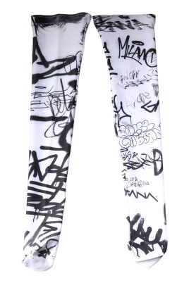 chaussettes-en-coton-blanc-avec-graffiti-sur-le-mollet