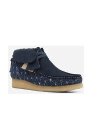 Scarpe allacciate