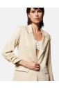 blazer-croise-avec-une-coupe-legerement-oversize