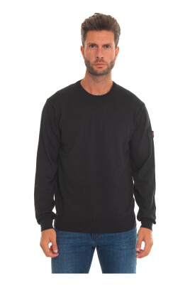 round-necked-pullover-with-arm-logo