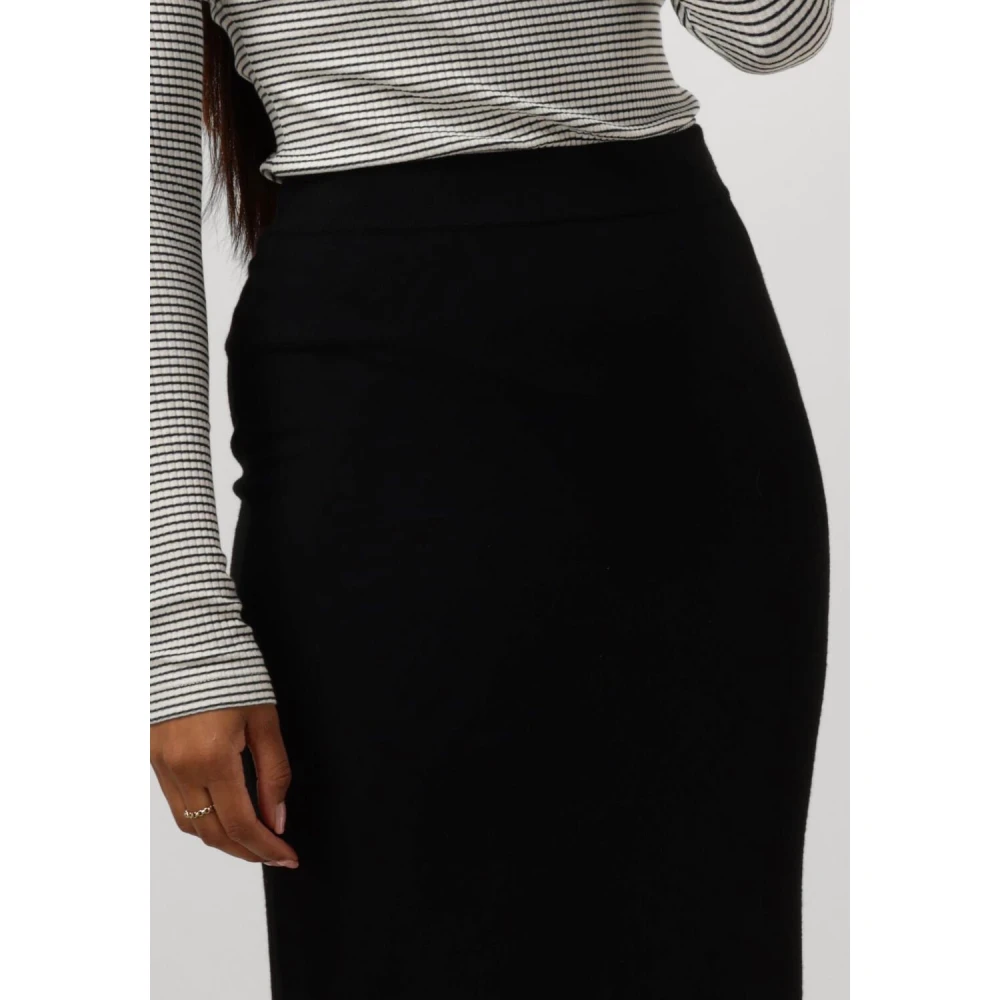 My Essential Wardrobe Zwarte Gebreide Rok voor Stijlvolle Vrouwen Black Dames