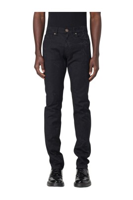 klassiske-sorte-straight-leg-jeans