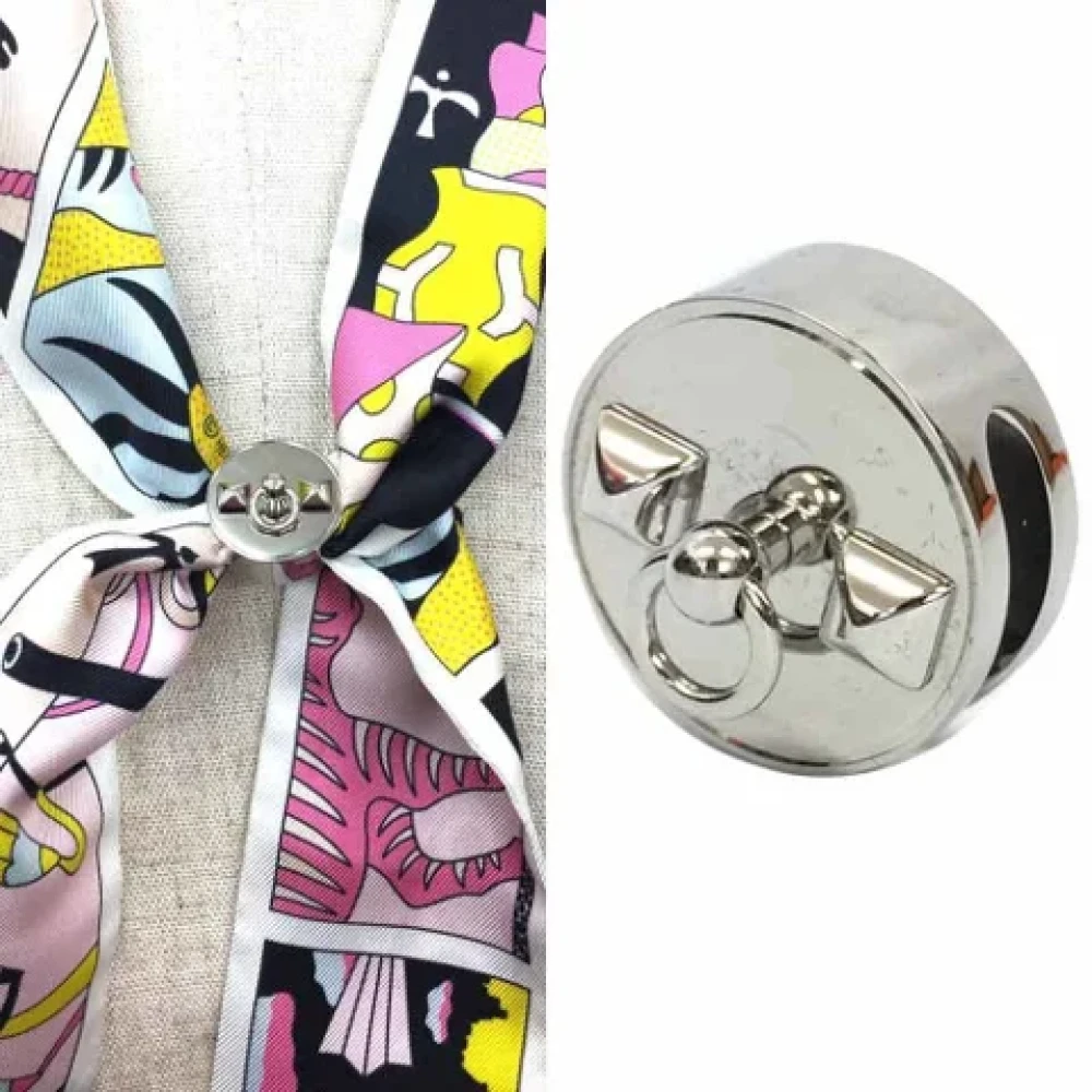 Hermès Vintage Pre-owned Metal scarves Gray Dames