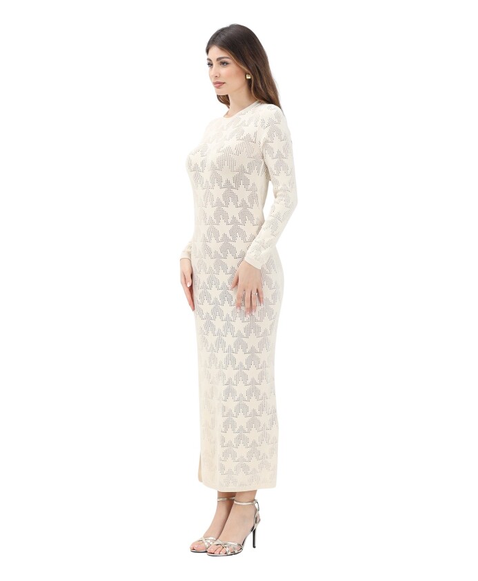 robe-longue-en-tricot-avec-broderie-etoile