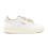 baskets-blanches-avec-bout-perfore