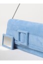 pochette-en-daim-bleu-avec-boucle