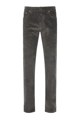 pantalon-en-velours-cotele-gris-avec-coutures-contrastees