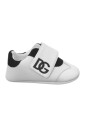 chaussures-plates-blanches-avec-details-en-mesh