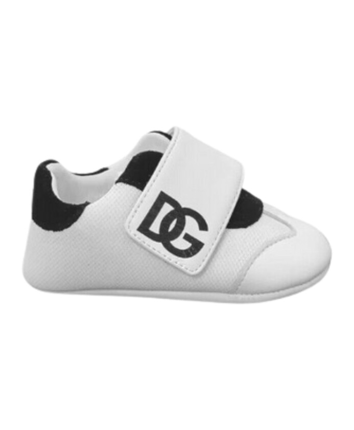 chaussures-plates-blanches-avec-details-en-mesh