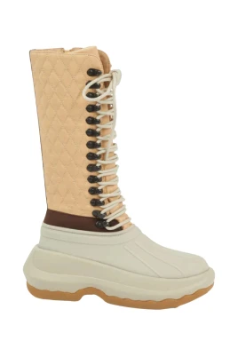 Boots med quiltat mönster
