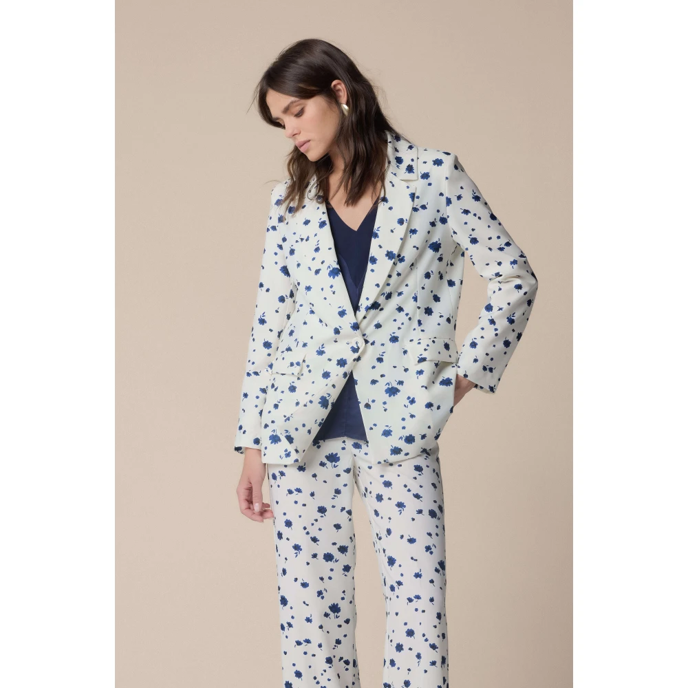 Kocca Stijlvolle Blazers voor een Chic Look White Dames