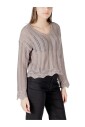 pull-beige-a-col-en-v-pour-femmes