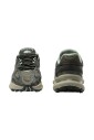 minimalist-sporty-sneakers