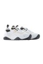 sneakers-blanches-elegant-detail-en-daim