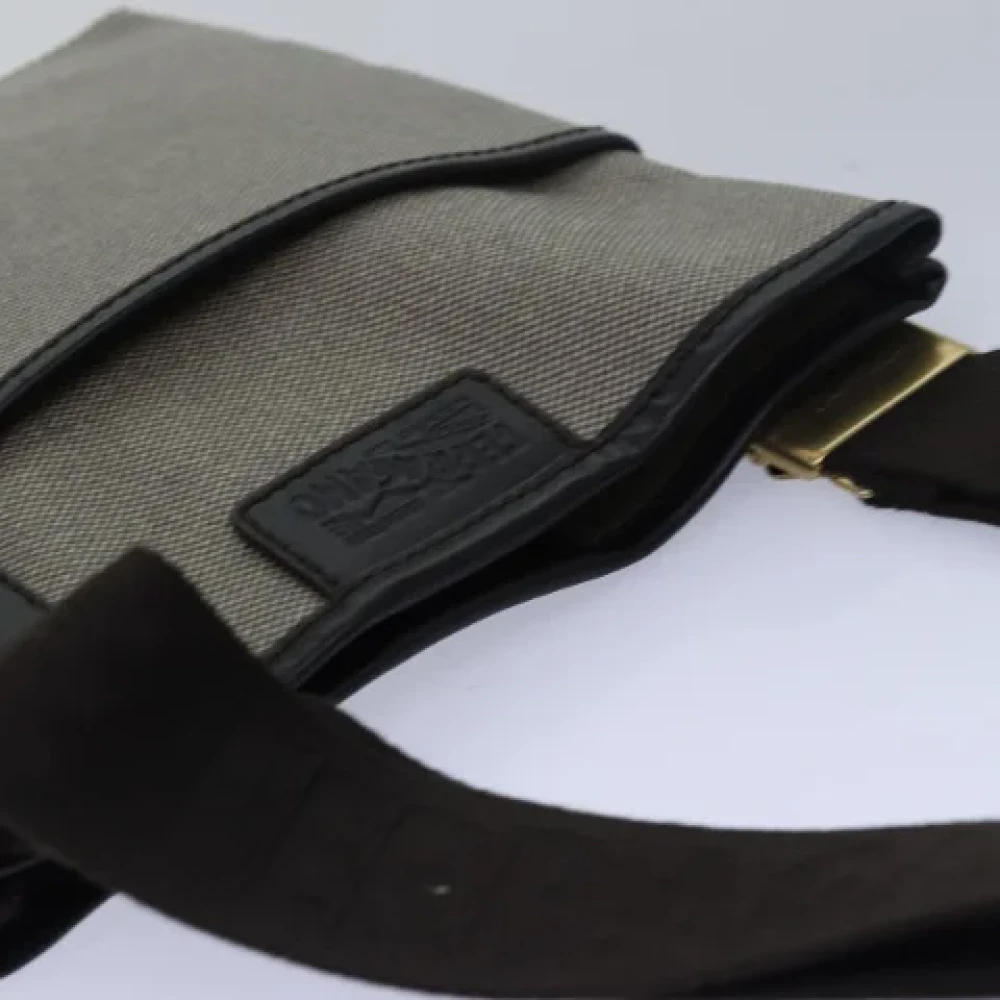 Salvatore Ferragamo Pre-owned Canvas shoulder-bags Gray Dames