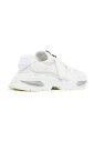 baskets-basses-blanches-avec-panneaux-en-mesh
