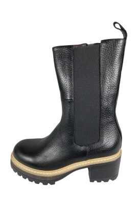 stylish-chelsea-boots