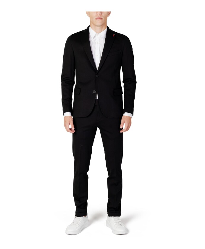 costume-noir-a-col-en-v-boutonne