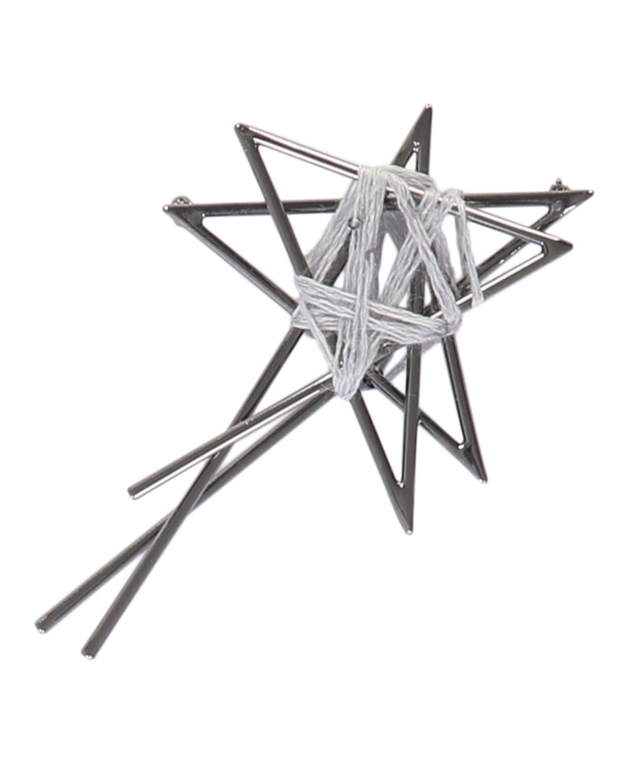 chic-brooch-with-virgin-wool-insert