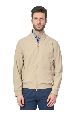 slim-fit-beige-frakke-med-ribbede-detaljer