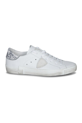 sneakers-blanches-avec-details-argentes