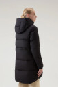 black-parka-coat-with-water-and-wind-resistance