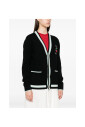 pull-noir-avec-col-en-v-et-detail-brode