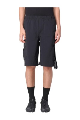 moderne-sorte-skraeddersyede-shorts