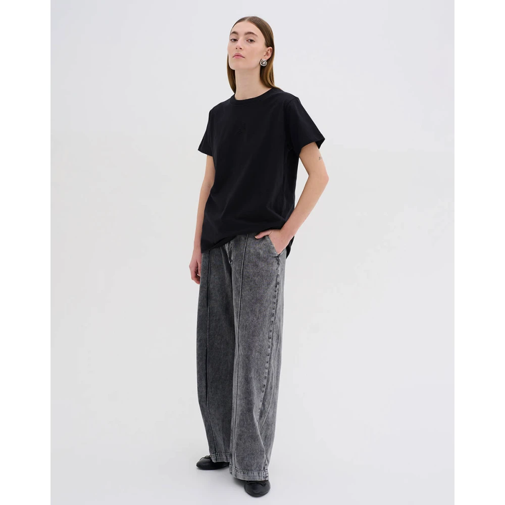 My Essential Wardrobe Seattle Logo Embroidered Tee Black Dames