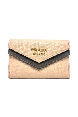 pre-owned-compact-wallet-for-cards-and-small-essentials-storage