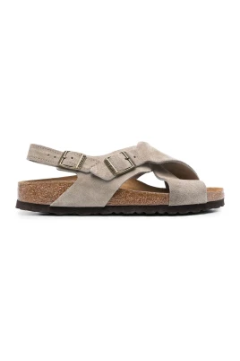 Sandaler med kryssremmar